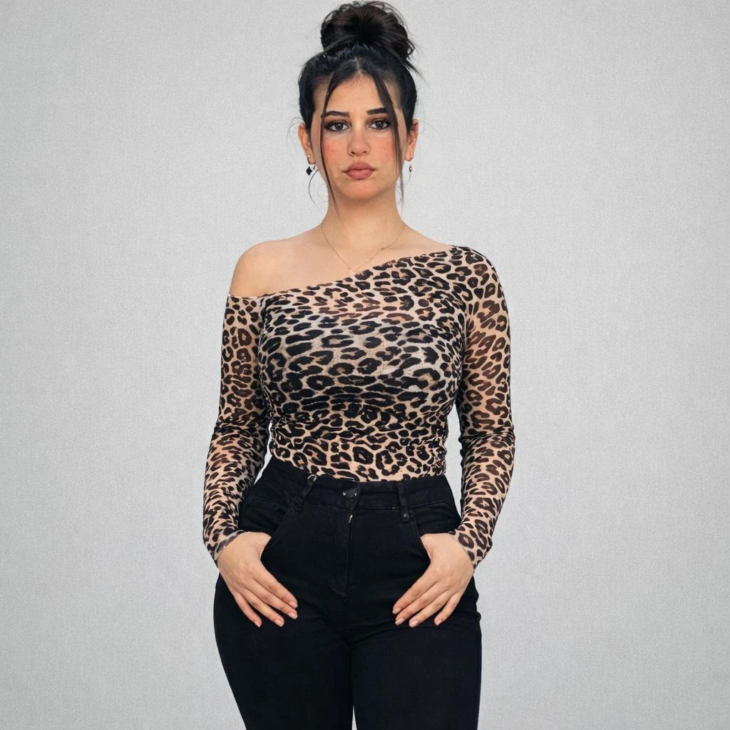 Elegant off-shoulder fitted tulle TOP